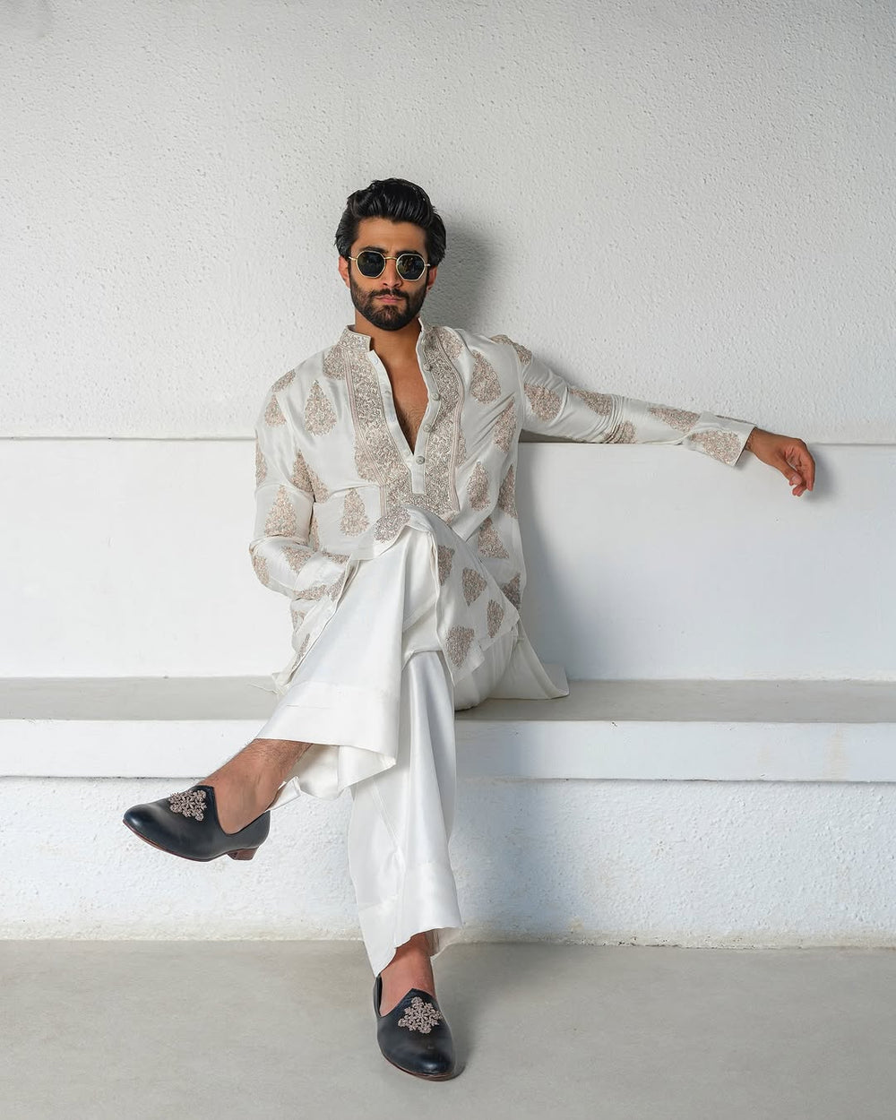 Off White Kurta Pajama Set With Embroidery Work - The Indian Kurta